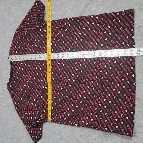 Guess All Over Print Shirt Size Small Red Black Casual Crew Spell Out - Picture 5 of 8